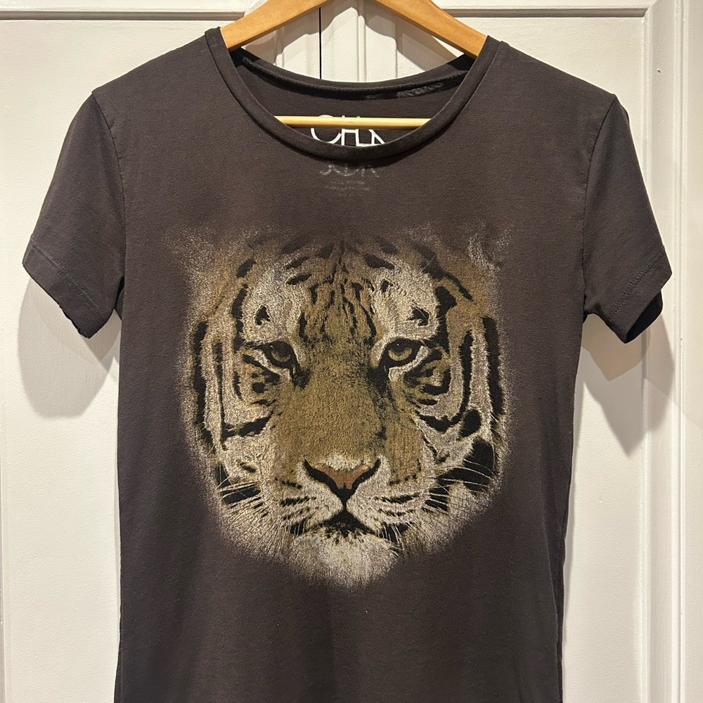 Chaser Brand, charcoal gray T-Shirt with Tiger Print. Size XS